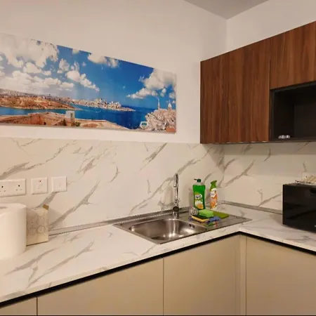 Luxurious Near Valletta Ferry Apartament