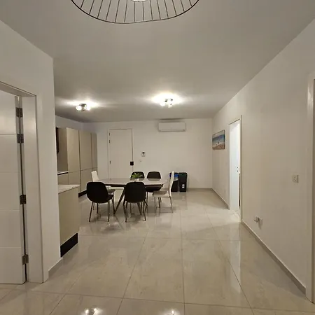 Luxurious Near Valletta Ferry Apartament *